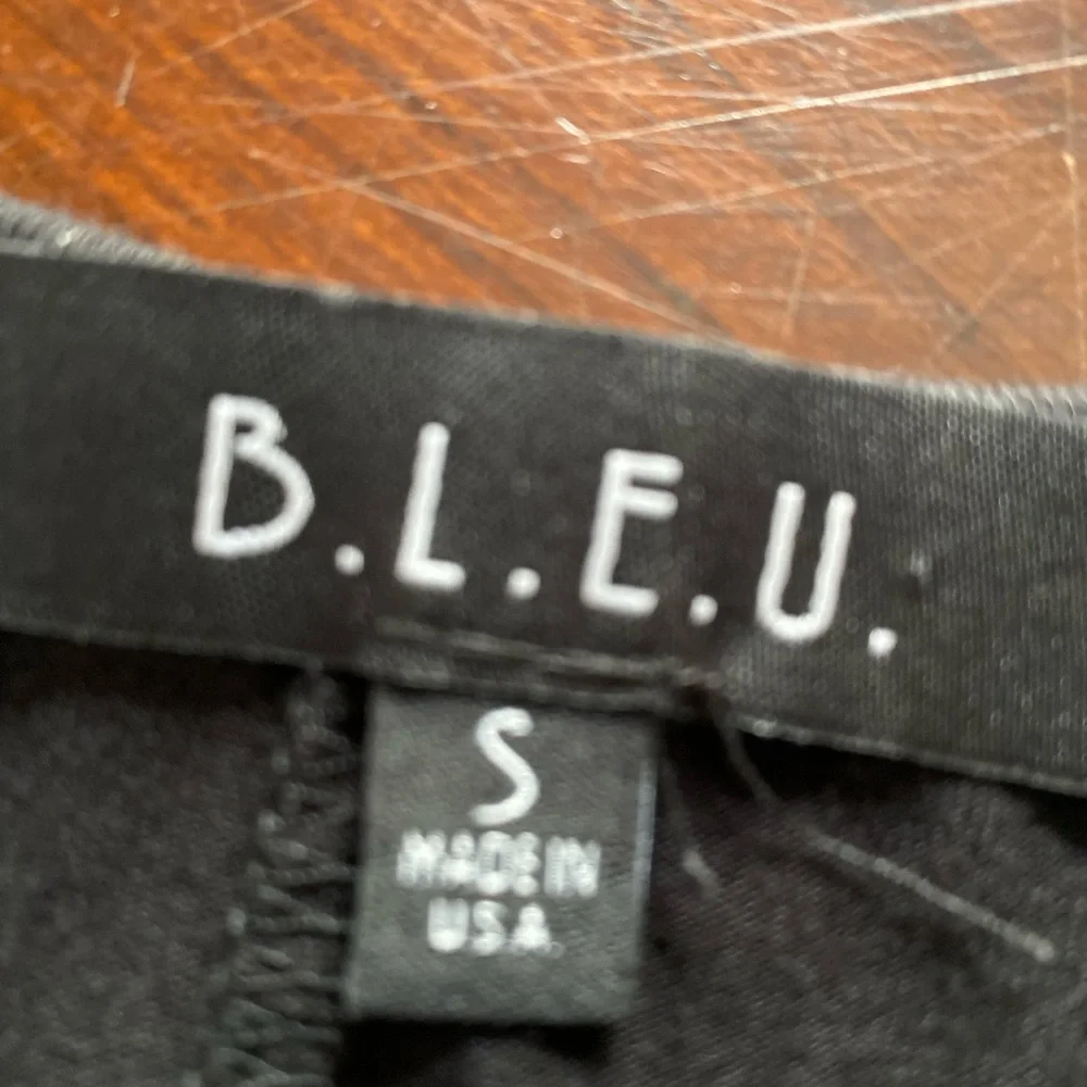 B.L.E.U. Black and Cream Graphic Tank Top - Picture 2 of 3